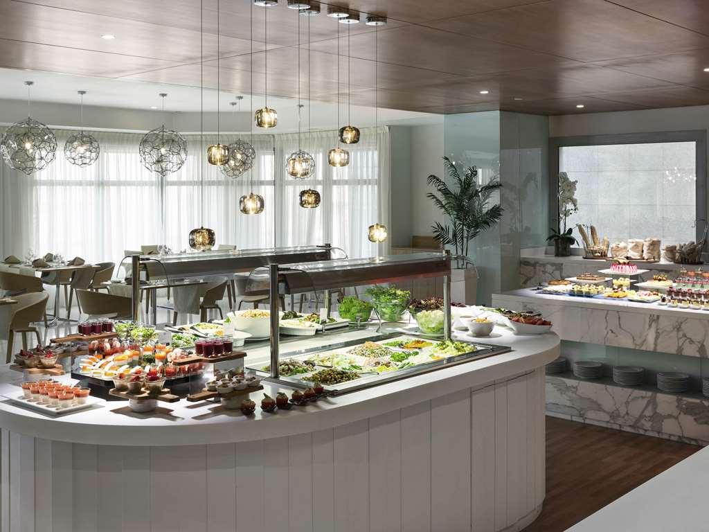 Novotel Jeddah Tahlia Ресторант снимка